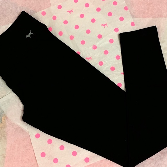 ❌SOLD❌ VS PINK campus t shirt & leggings bundle - Picture 4 of 7